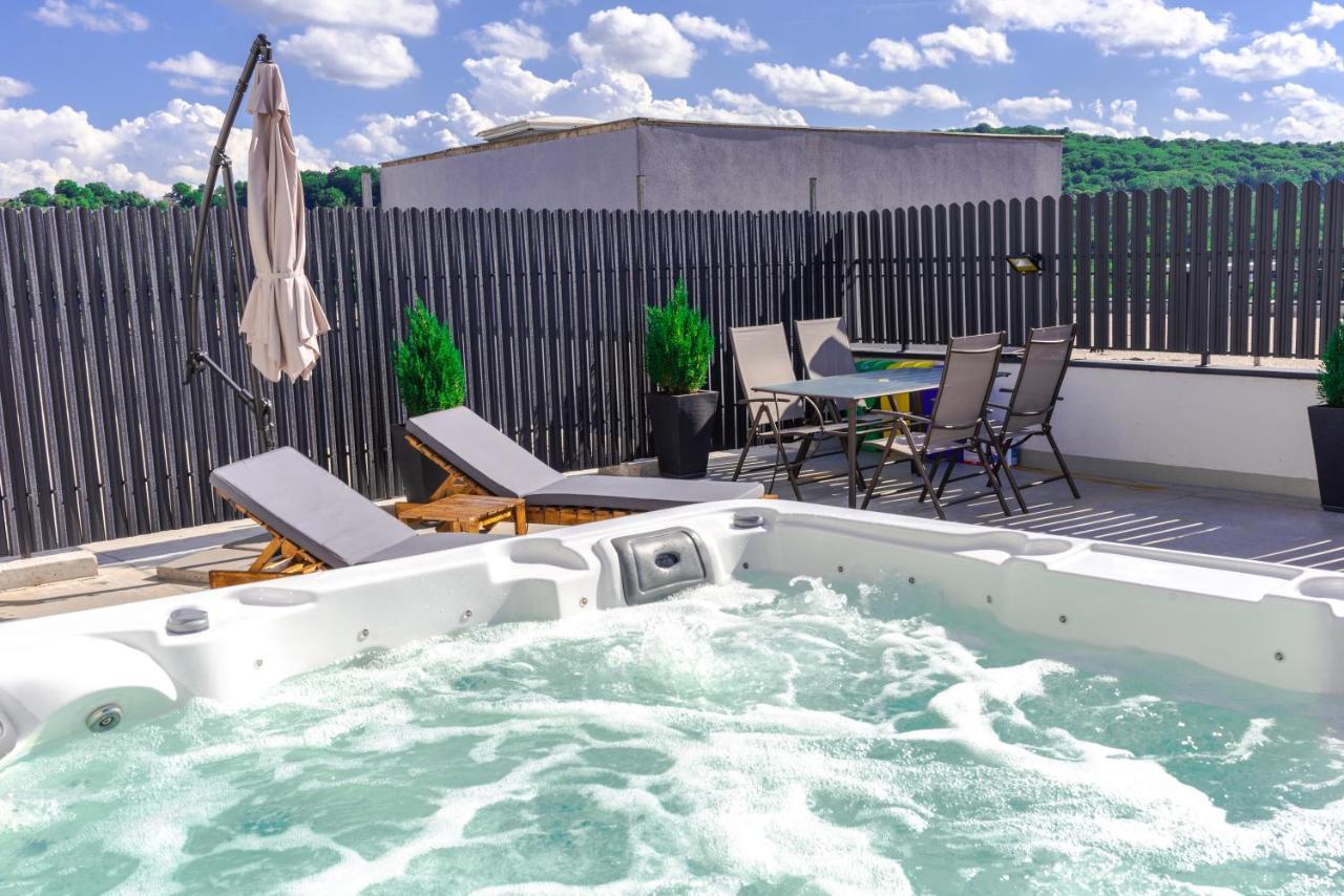 קלוז'-נאפוקה Thome Hoia Jacuzzi מראה חיצוני תמונה