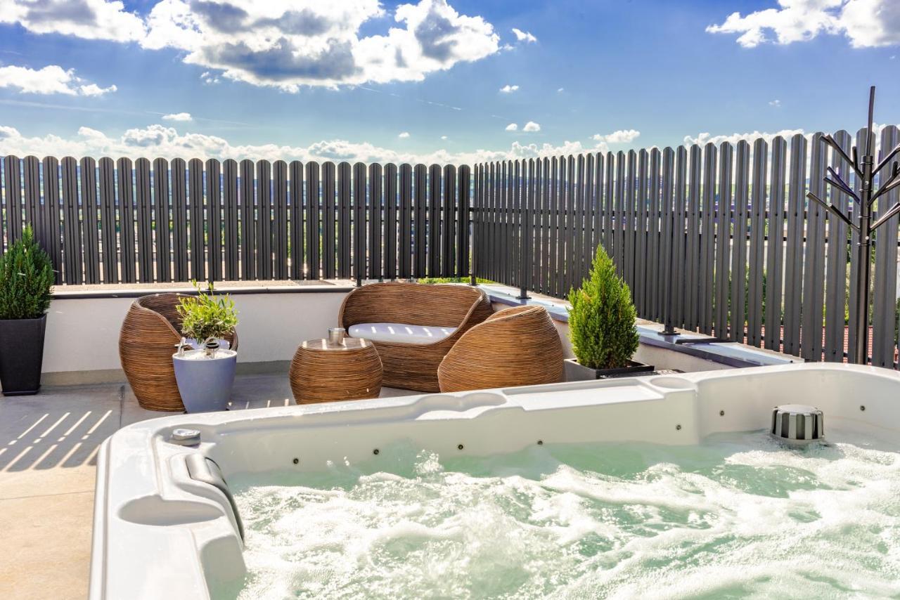 קלוז'-נאפוקה Thome Hoia Jacuzzi מראה חיצוני תמונה